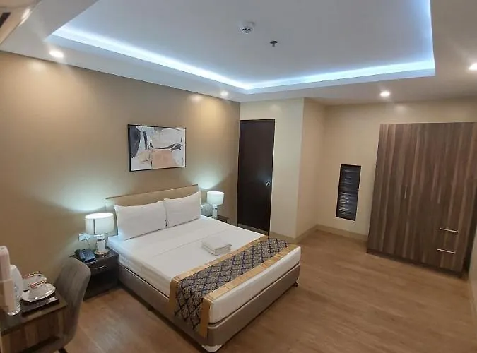 Beaver Hotel 2*